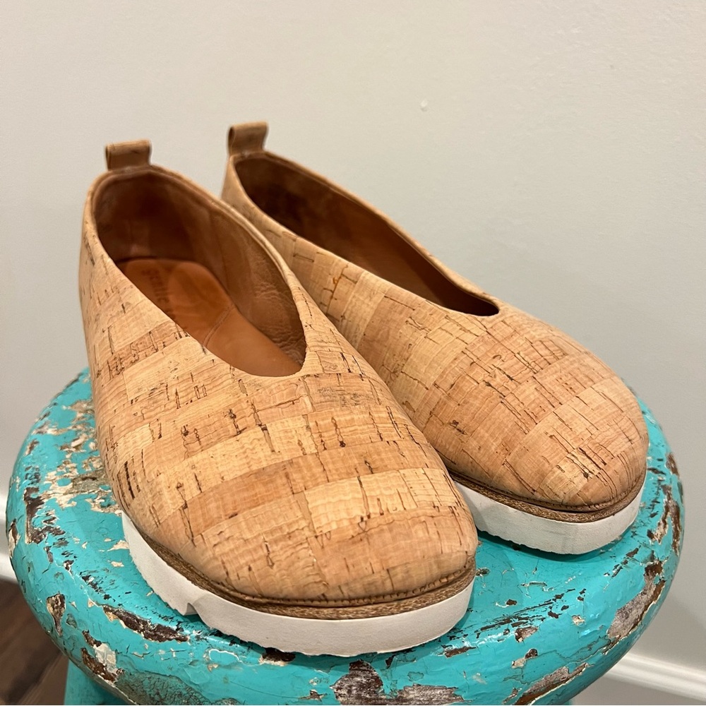Gentle Souls Tan Flats - Picture 3 of 12